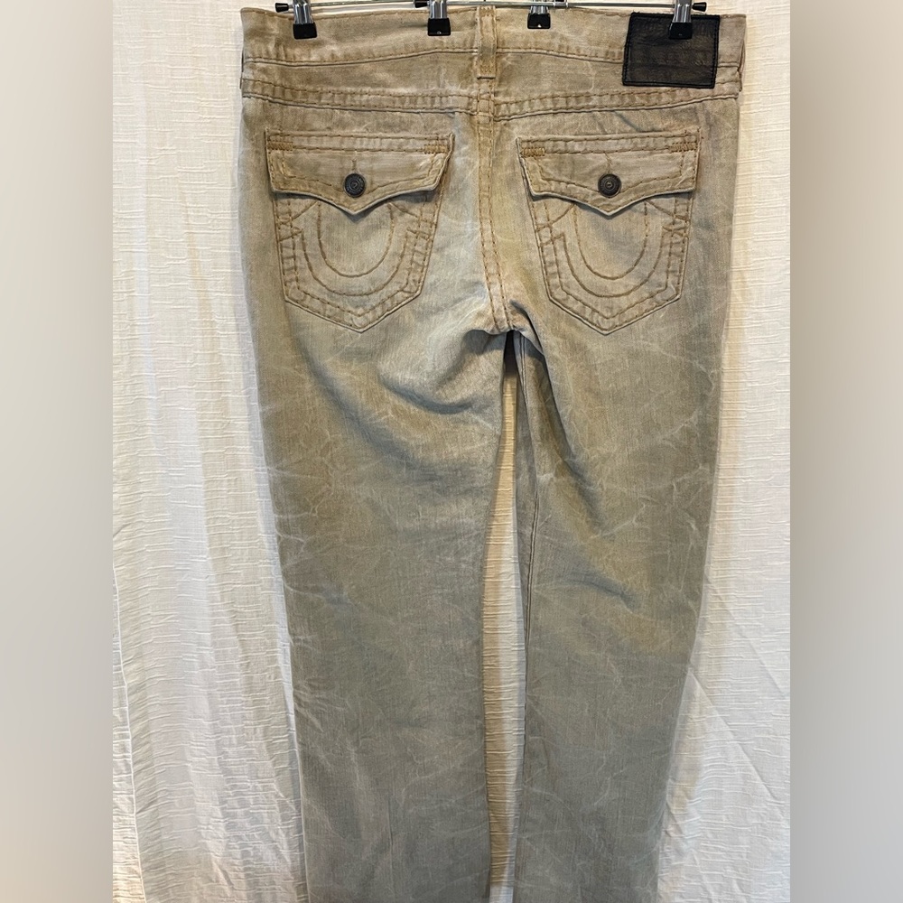 TRUE RELIGION JEANE SIZE 38 relaxed fit